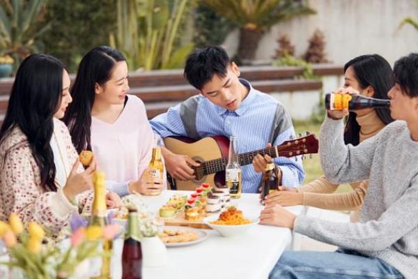 二人三足打一个生肖