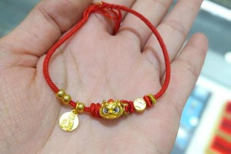 女属龙佩戴什么最好 76年的龙今年佩戴什么好