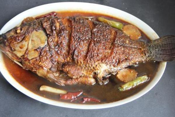 已婚女人梦见和别人一起吃鱼